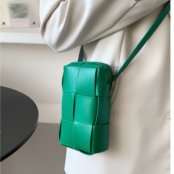 Green Faux Vegan PU Leather Crossbody Bag - Picture 4 of 8